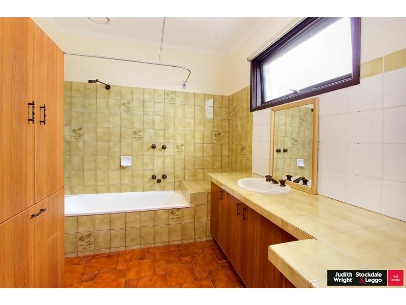 17 Albany Road, Cowes VIC 3922