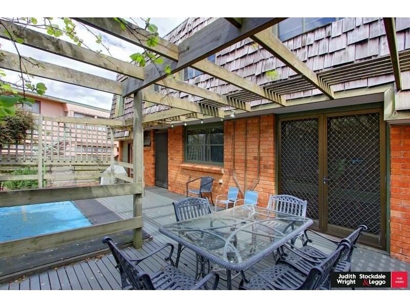 17 Albany Road, Cowes VIC 3922