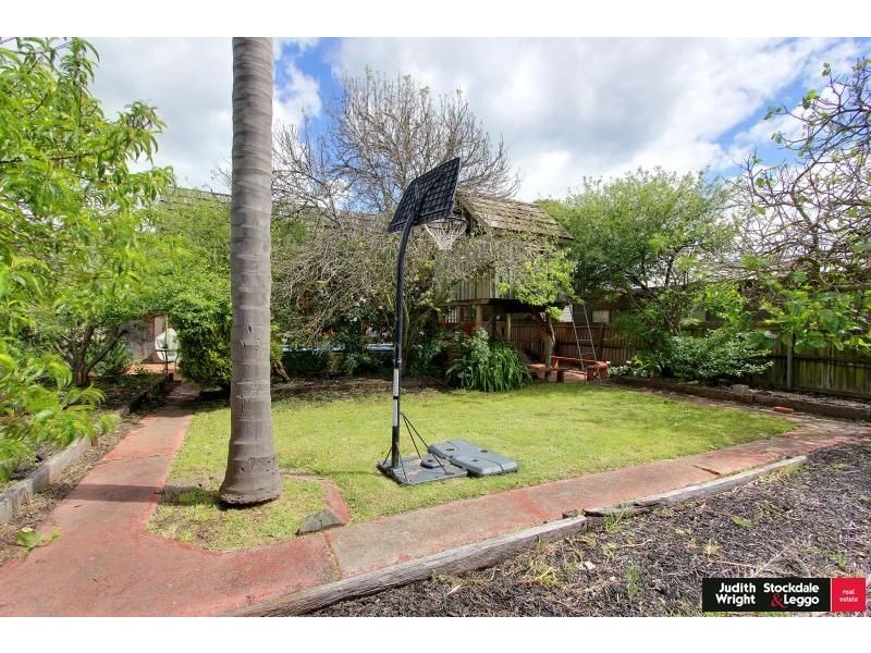 17 Albany Road, Cowes VIC 3922