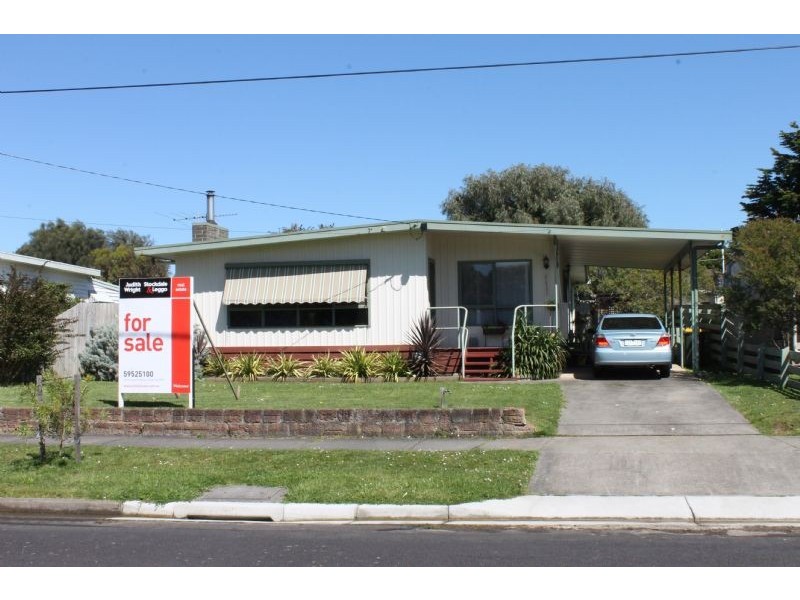 24 Birdwood Avenue, Cowes VIC 3922