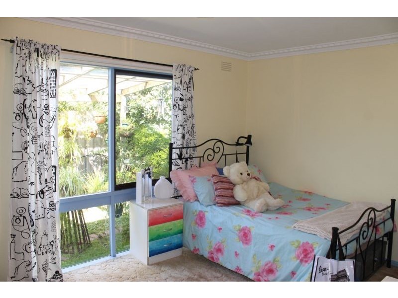 24 Birdwood Avenue, Cowes VIC 3922