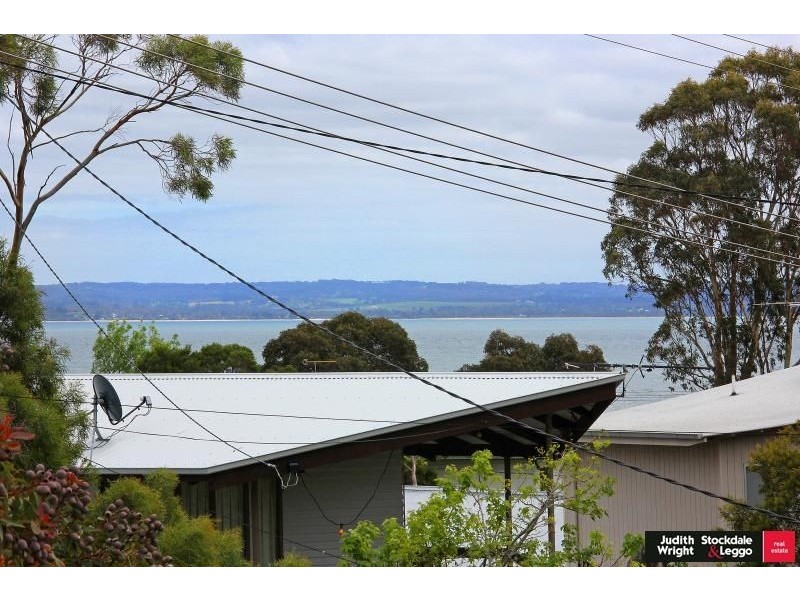 9 Sunseeker Court, Cowes VIC 3922