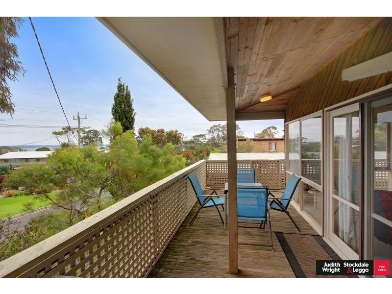 9 Sunseeker Court, Cowes VIC 3922