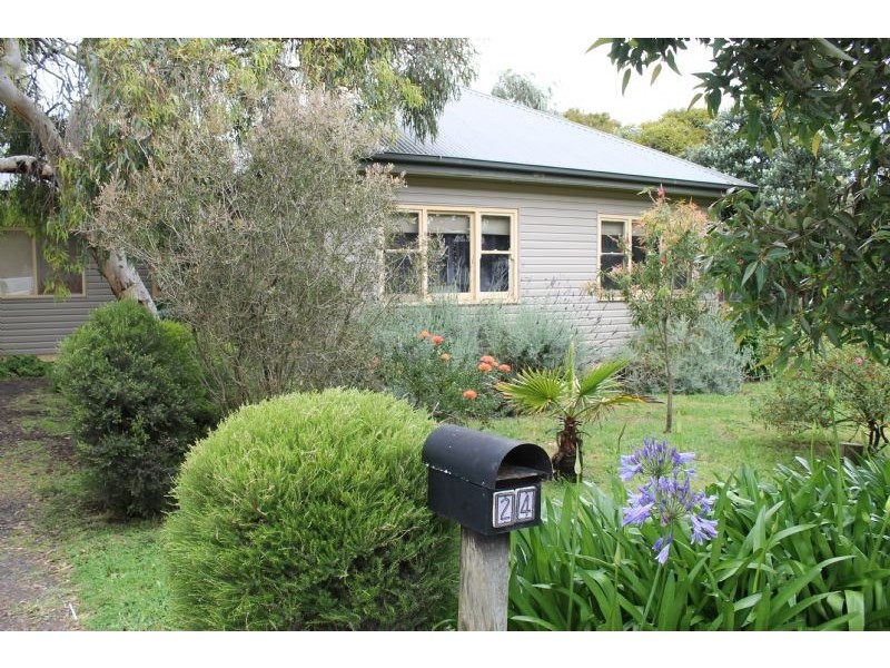24 Pine Avenue, Cowes VIC 3922