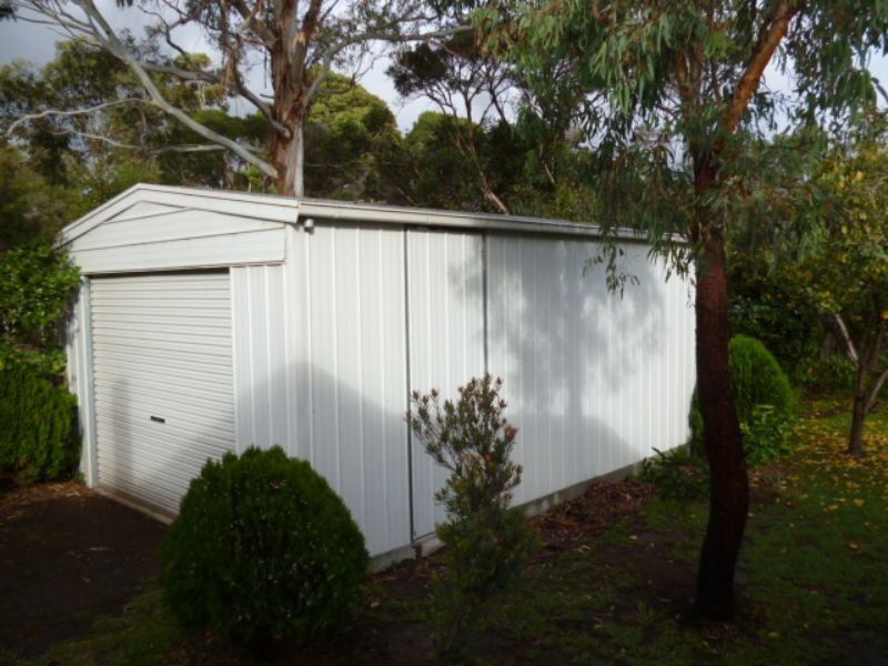 24 Pine Avenue, Cowes VIC 3922