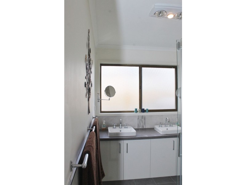 21 Scenic Drive, Cowes VIC 3922