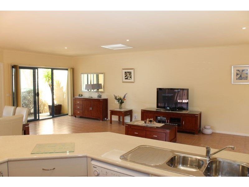 2/187 Church Street, Cowes VIC 3922