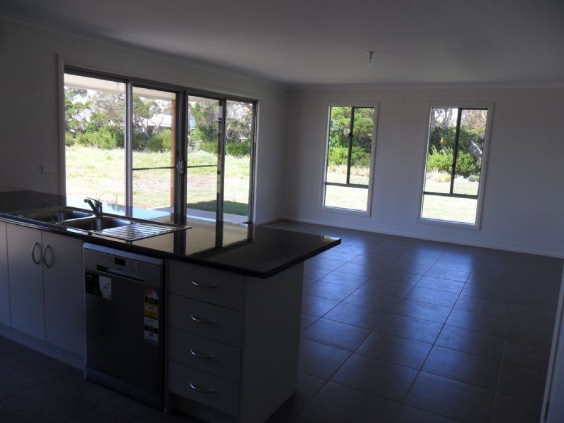 17 Castlecombe Circuit, Cowes VIC 3922