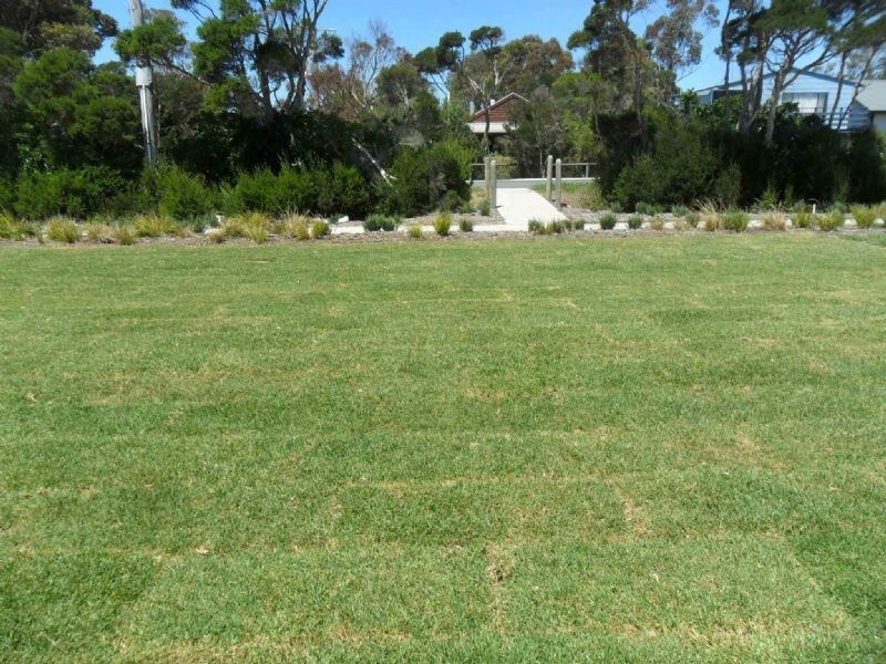 17 Castlecombe Circuit, Cowes VIC 3922