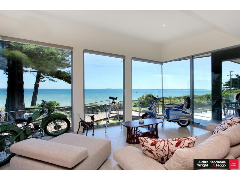43 Stradbroke Avenue, Cowes VIC 3922