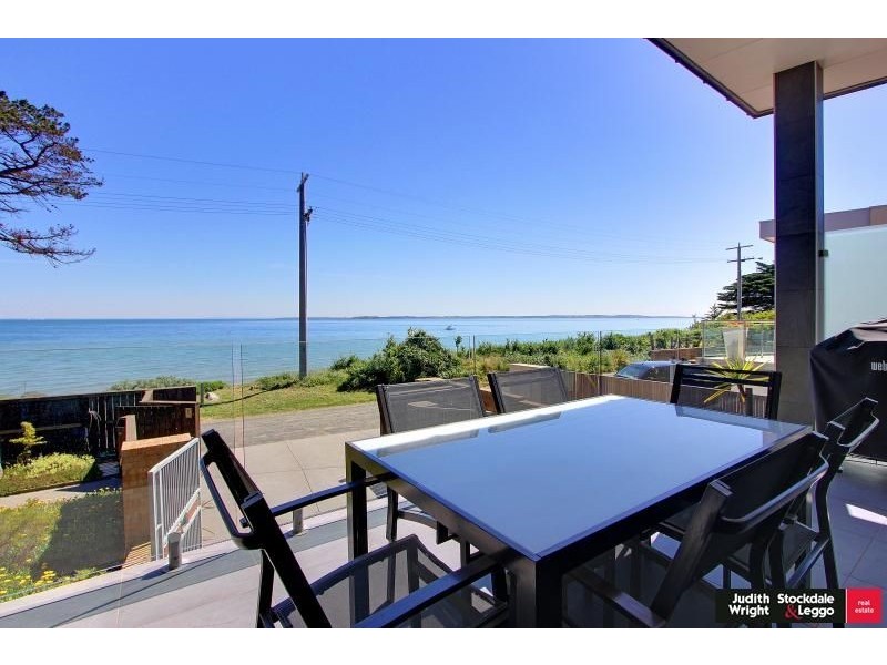 43 Stradbroke Avenue, Cowes VIC 3922