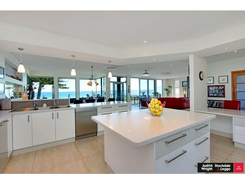 43 Stradbroke Avenue, Cowes VIC 3922