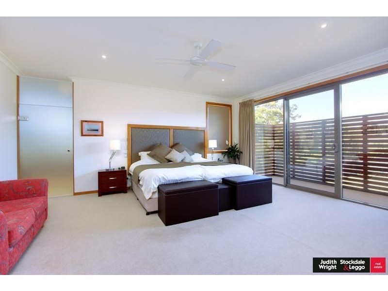 43 Stradbroke Avenue, Cowes VIC 3922