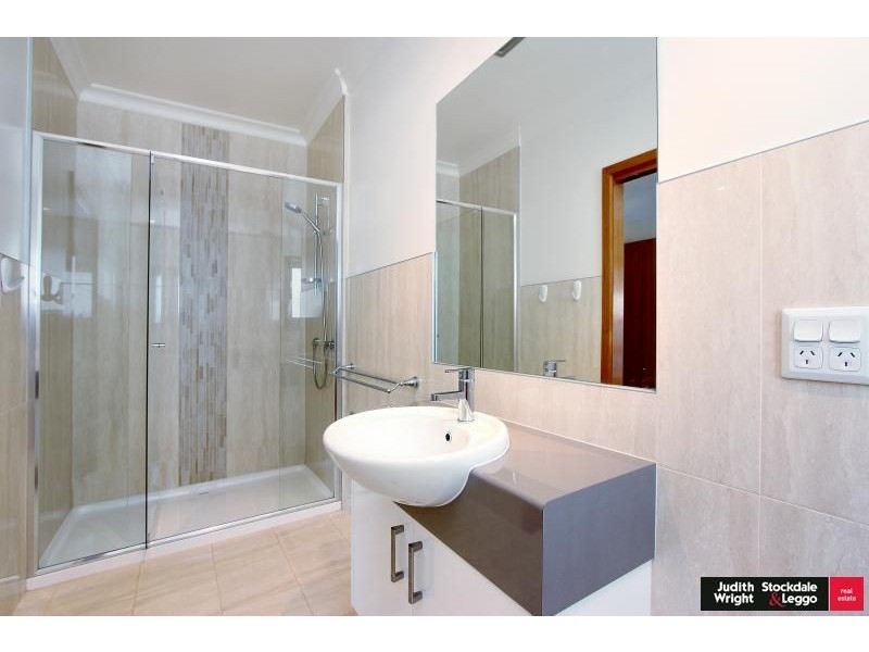 43 Stradbroke Avenue, Cowes VIC 3922