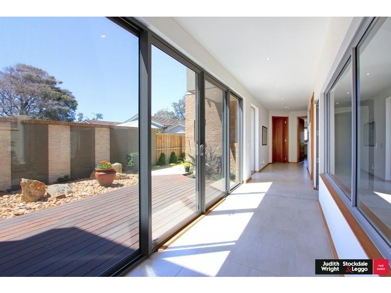 43 Stradbroke Avenue, Cowes VIC 3922