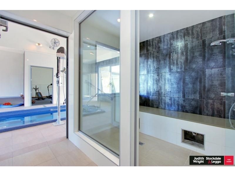 43 Stradbroke Avenue, Cowes VIC 3922