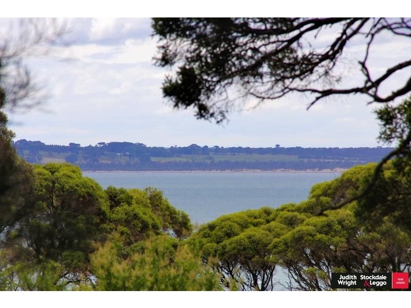 6 Penguin Avenue, Cowes VIC 3922