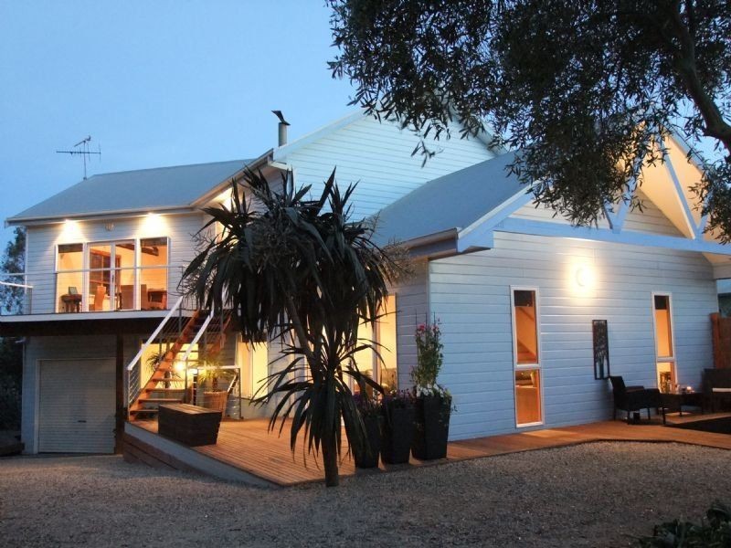 19 Hollywood Crescent, Smiths Beach VIC 3922