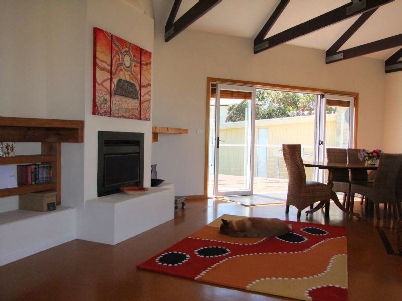 19 Hollywood Crescent, Smiths Beach VIC 3922