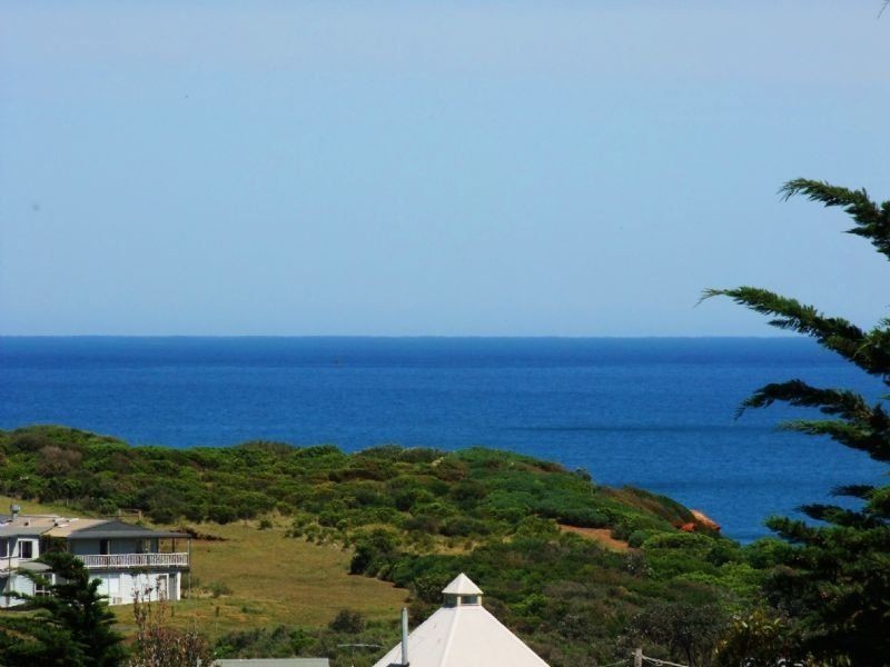 19 Hollywood Crescent, Smiths Beach VIC 3922