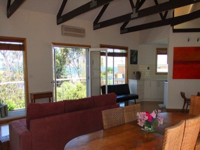 19 Hollywood Crescent, Smiths Beach VIC 3922