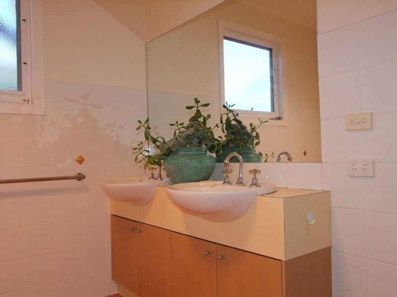 19 Hollywood Crescent, Smiths Beach VIC 3922
