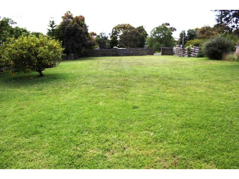 5 Lawrence Avenue, Cowes VIC 3922