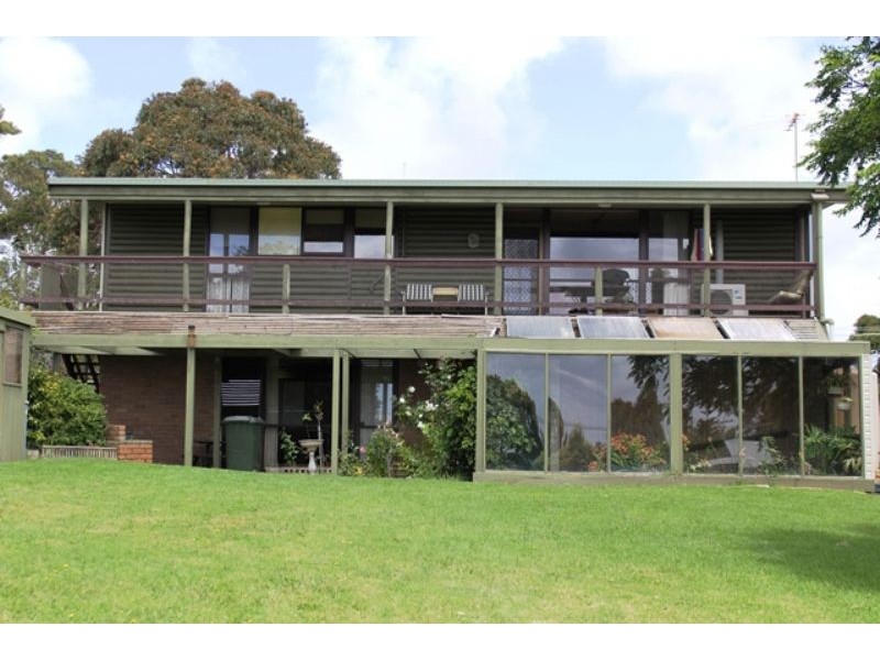 6 Caroline Avenue, Cowes VIC 3922