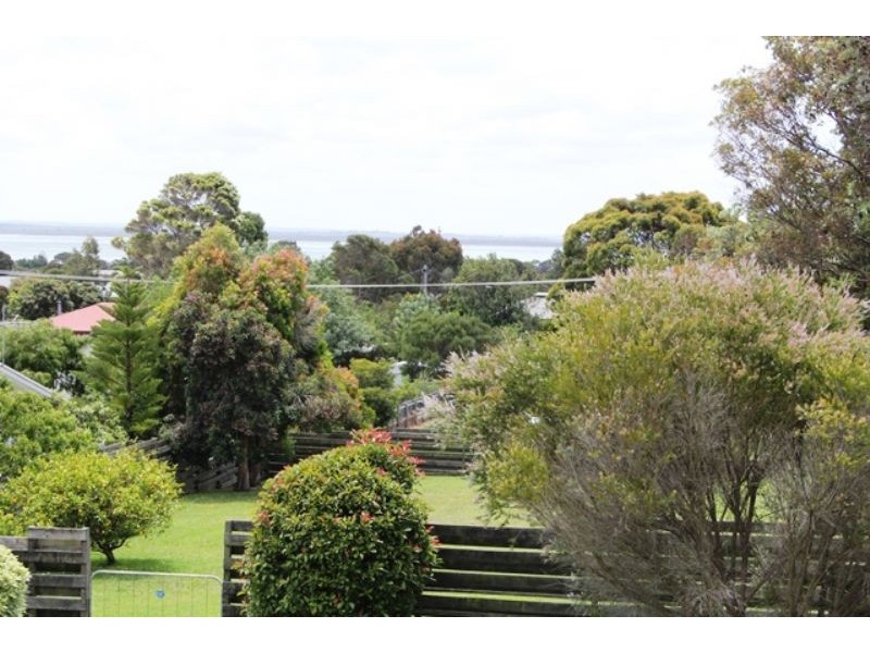 6 Caroline Avenue, Cowes VIC 3922