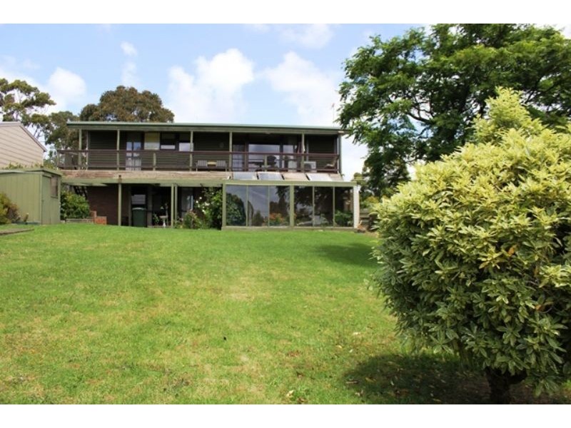6 Caroline Avenue, Cowes VIC 3922