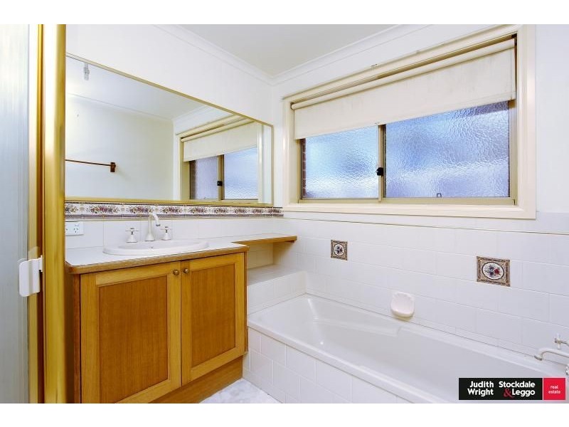 10 Bayliss Court, Cowes VIC 3922