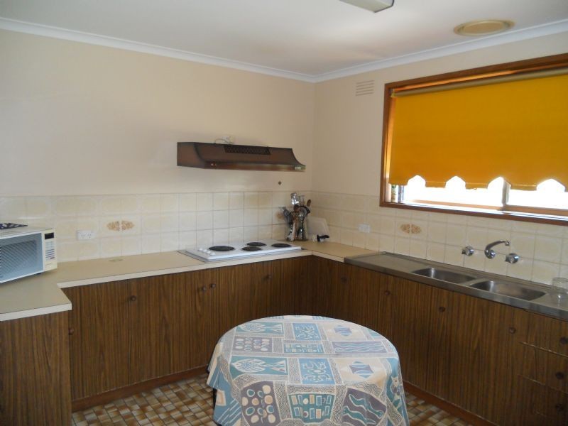 38-40 Genista Street, San Remo VIC 3925