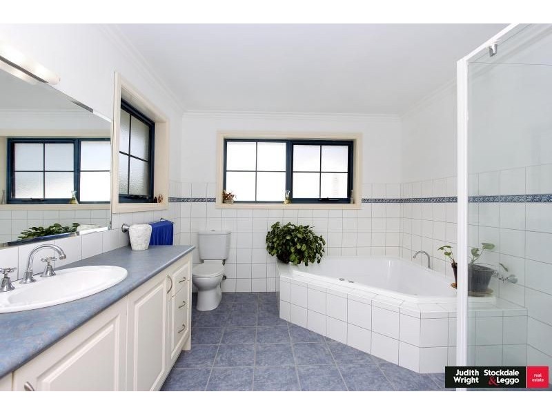 2 Robwood Court, Silverleaves VIC 3922