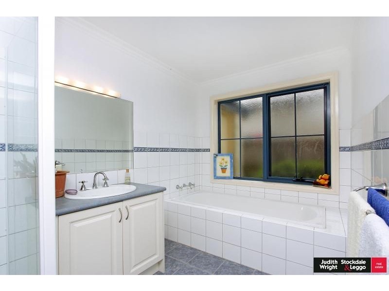 2 Robwood Court, Silverleaves VIC 3922