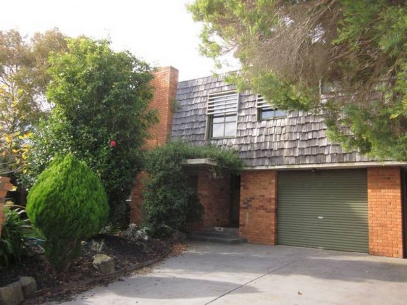 17 Albany Road, Cowes VIC 3922