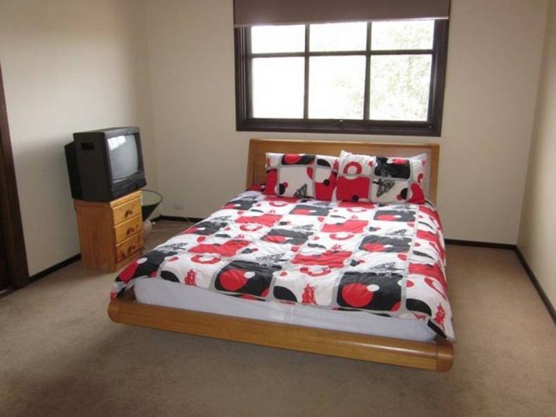 17 Albany Road, Cowes VIC 3922