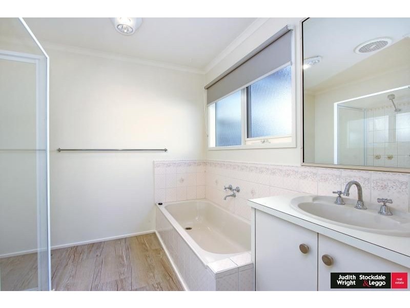 4 Hollydene Court, Cowes VIC 3922