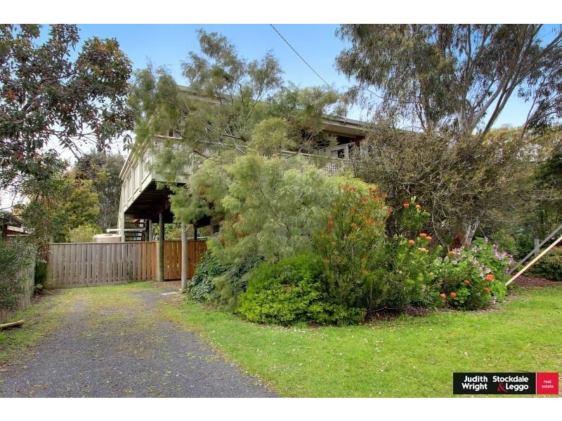 9 Sunseeker Court, Cowes VIC 3922