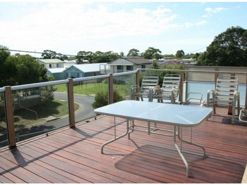 9 Parrakoola Way, Cowes VIC 3922