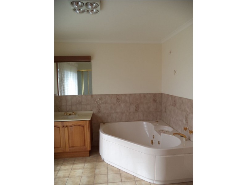 13 Stuart Street, San Remo VIC 3925