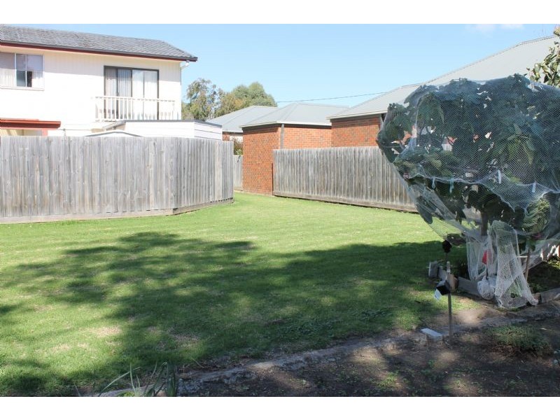 2/64 Walton Street, Cowes VIC 3922