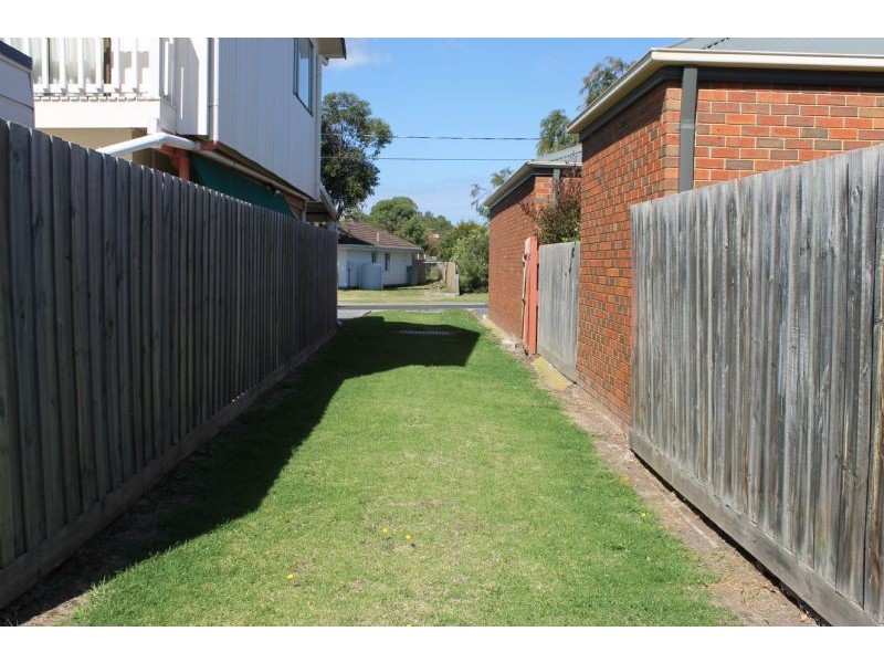 2/64 Walton Street, Cowes VIC 3922