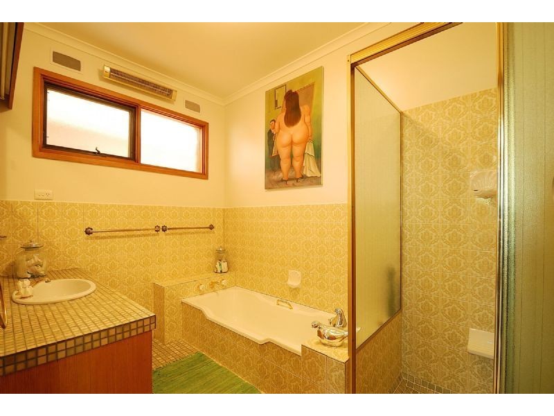 4 Justice Road, Cowes VIC 3922