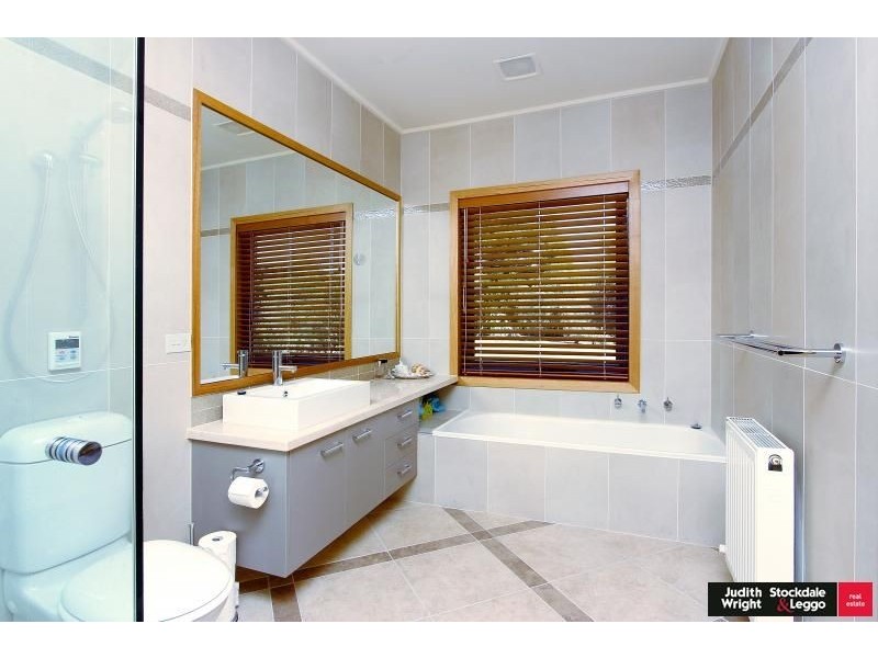2 Justice Road, Cowes VIC 3922