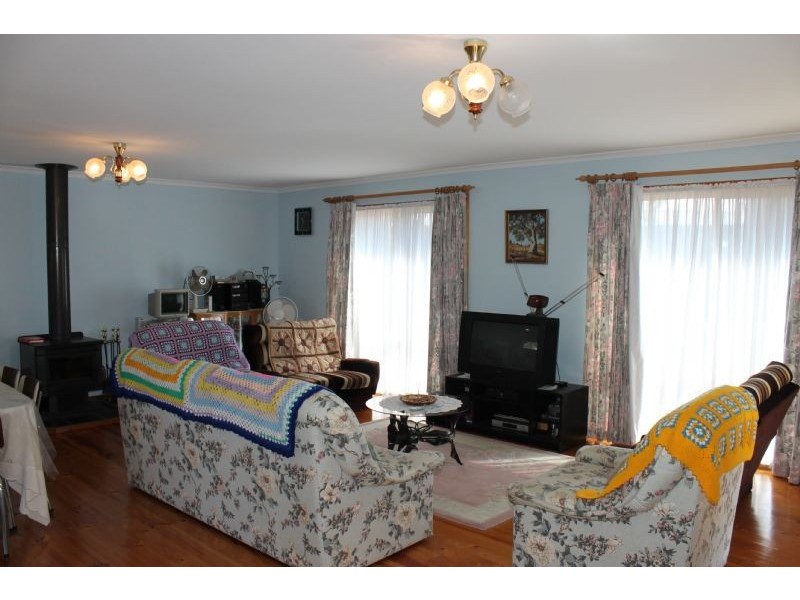 9 Rita Avenue, Cowes VIC 3922