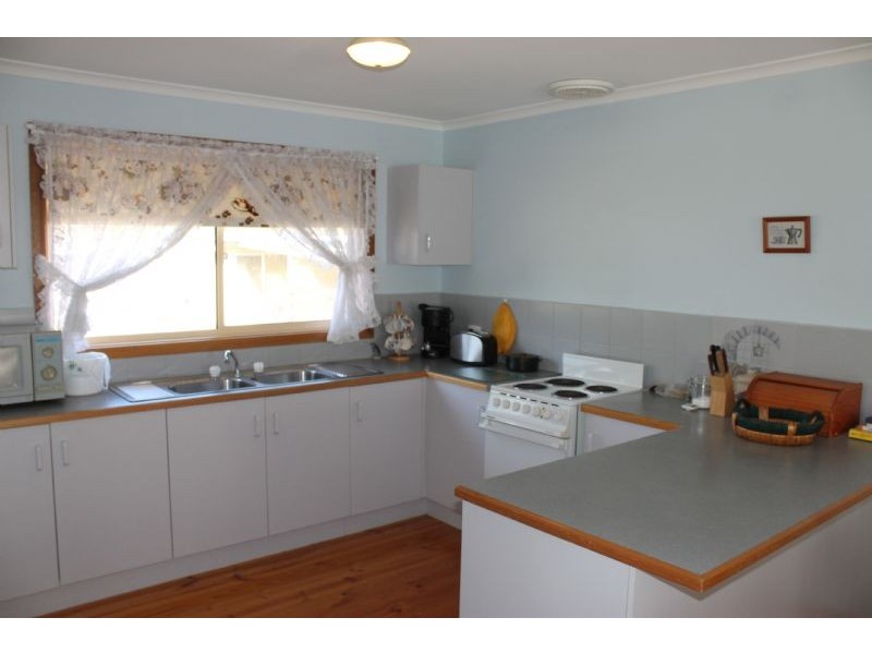 9 Rita Avenue, Cowes VIC 3922