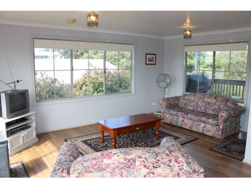 4 Caroline Avenue, Cowes VIC 3922