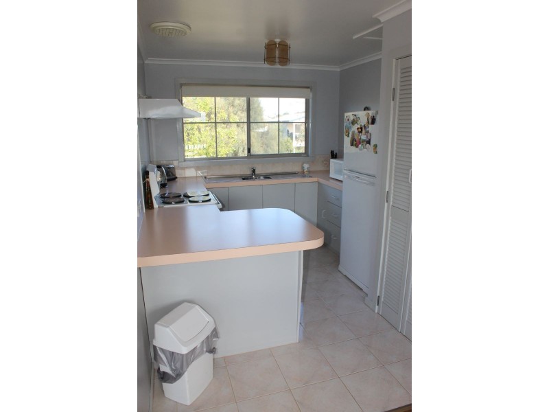 4 Caroline Avenue, Cowes VIC 3922