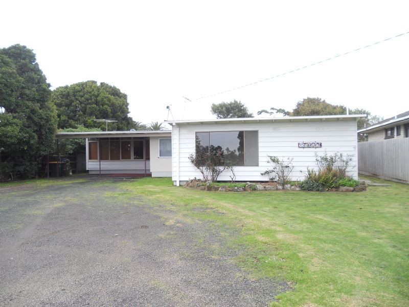 15 Beach Crescent, Newhaven VIC 3925