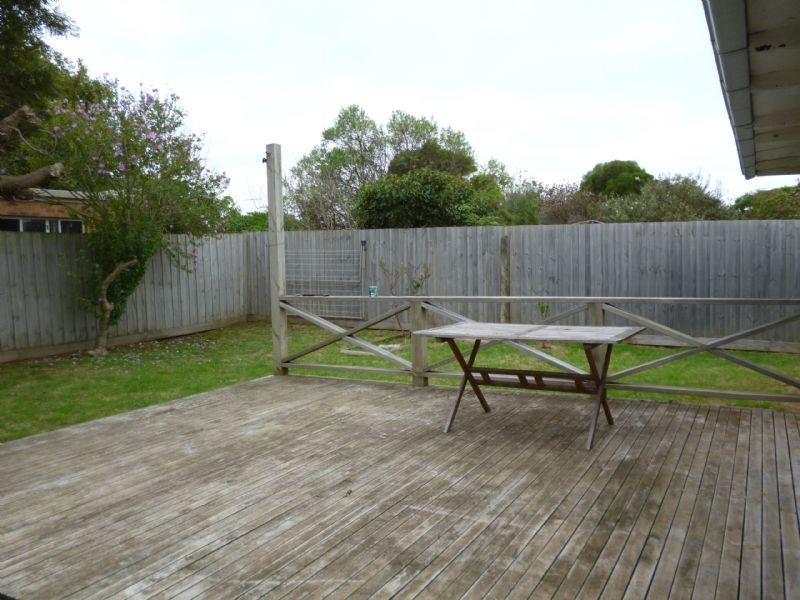 15 Beach Crescent, Newhaven VIC 3925
